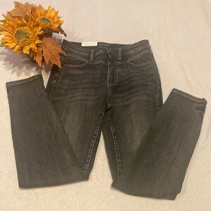 JUDY BLUE NWT Size 7/28 Skinny Fit Black Washed Jeans